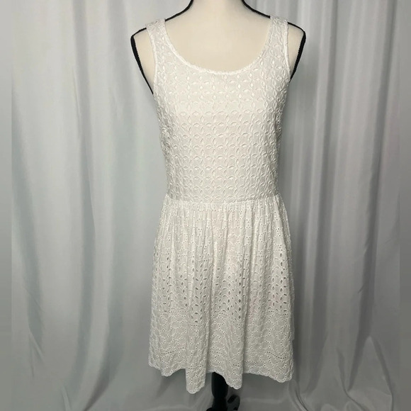 Old Navy Bright White Eyelet Fit and Flare Dress - size 6 - Picture 1 of 9